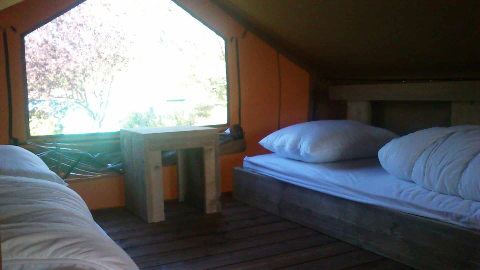 Luxus-Lodgezelt „Familie“ für 6 Personen – espace de vie 3