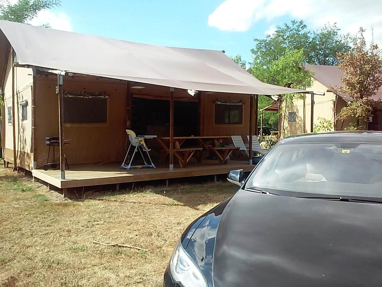 Luxus-Lodgezelt „Gruppe“ für 8 Personen – espace de vie 2