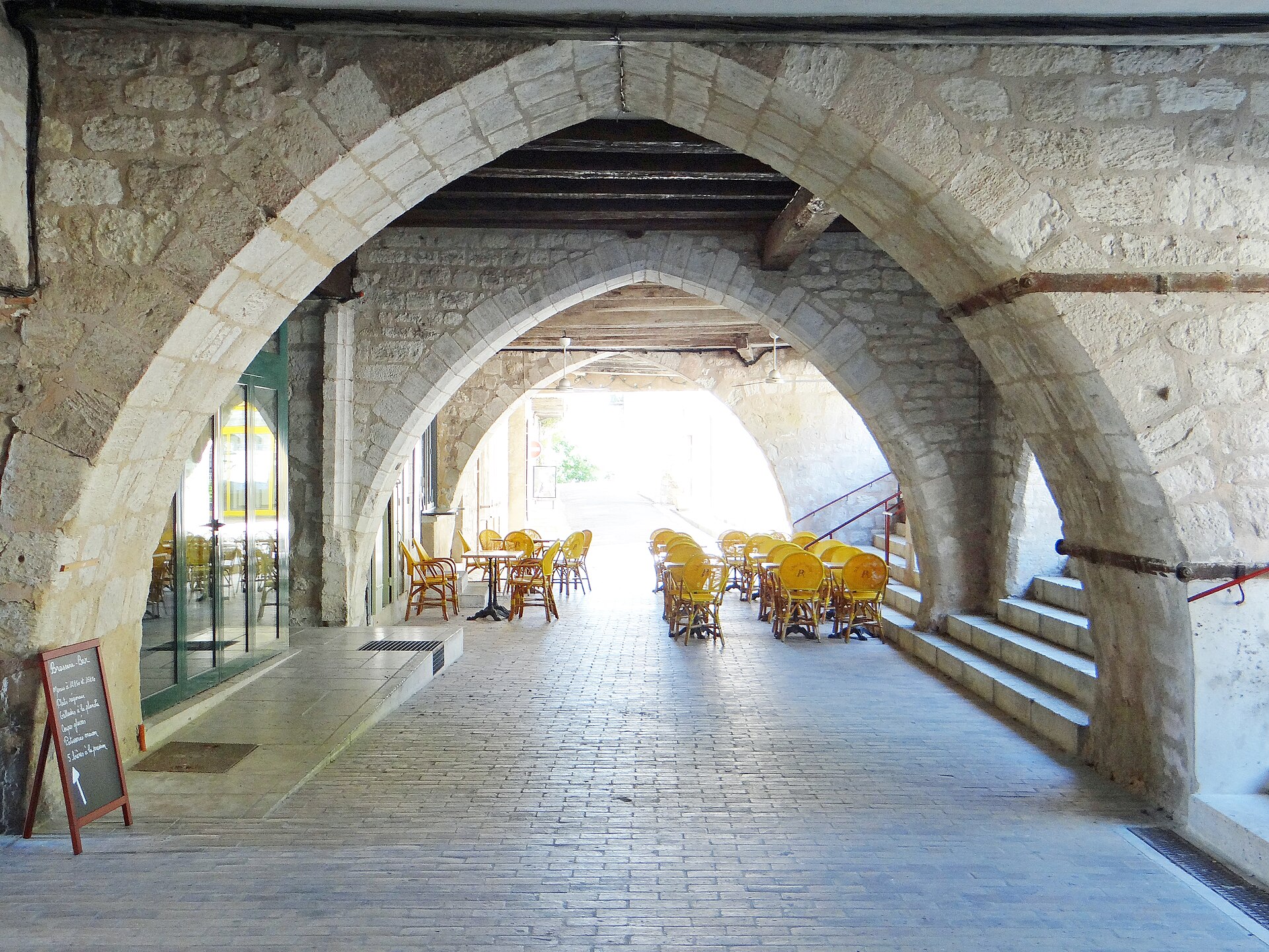 Arcades de la place centrale de Monflanquin