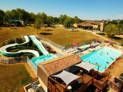 camping-dordogne-piscine-toboggans