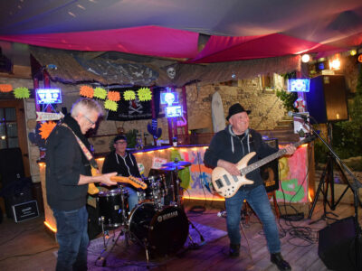 groupe-rock-bar-a-theme-camping-dordogne