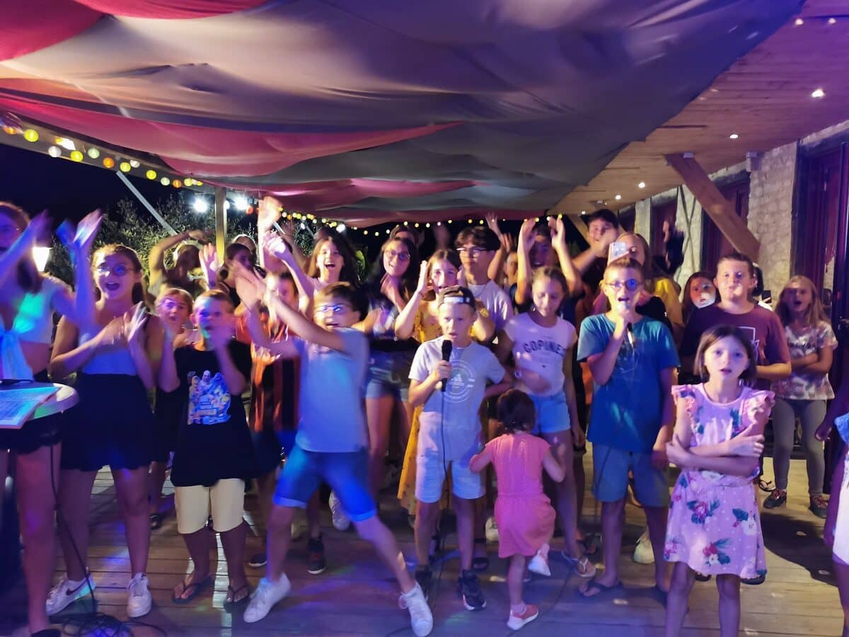 Soiree camping dordogne karaoke