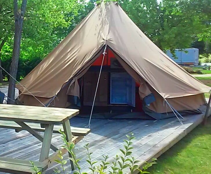 Camping dordogne tente aménagée pas cher